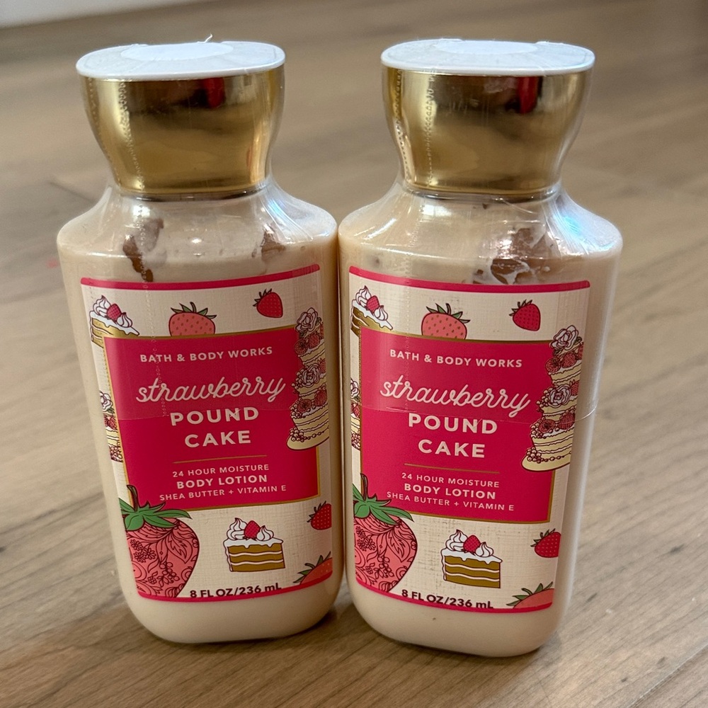 Bath & Body Works Strawberry Pound Cake - Body Lotion